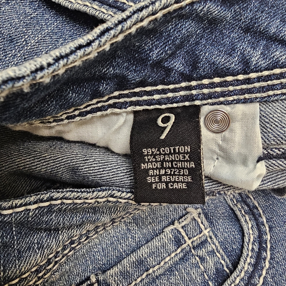 Almost Famous Distressed Patchwork Jean Shorts Si… - image 4